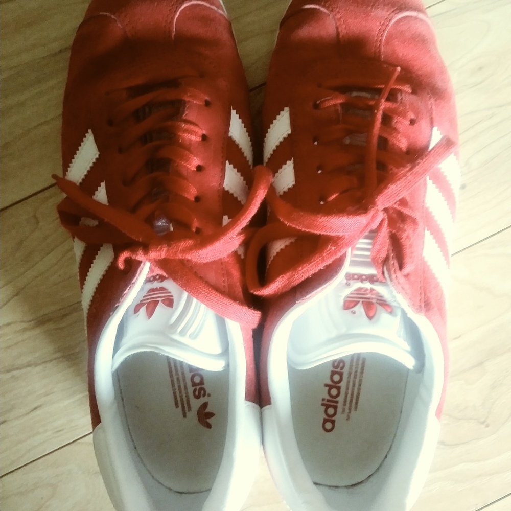 Adidas Women's Red Gazelle Sneakers Size 8 (Tag 7)